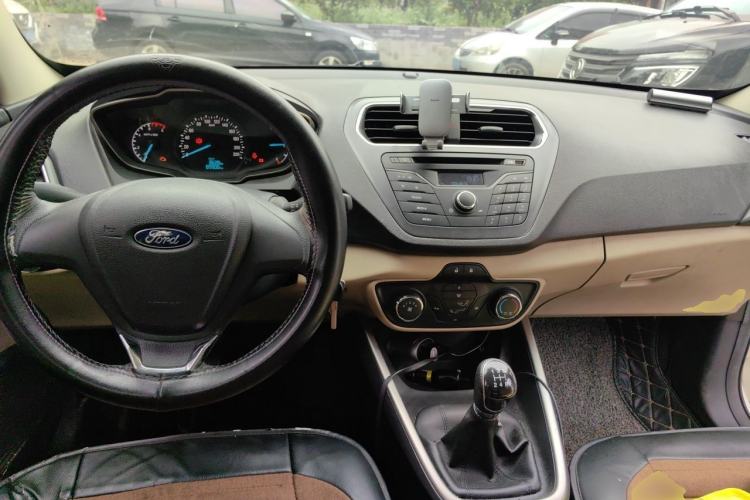 Used Ford Escort 2017 Revised Version 1.5L Manual Comfort Edition Center Console