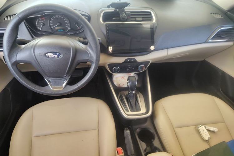 Used Ford Escort 2017 Revised Version 1.5L Automatic Comfort Edition Center Console