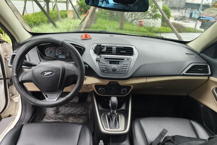 Used Ford Escort 2017 Revised Version 1.5L Automatic Comfort Edition Center Console