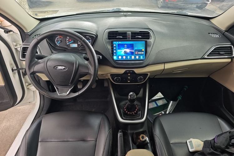 Used Ford Escort 2017 Revised Version 1.5L Manual Comfort Edition Center Console
