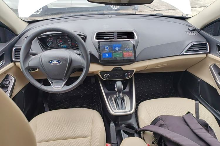 Used Ford Escort 2017 Revised Version 1.5L Automatic Comfort Edition Center Console