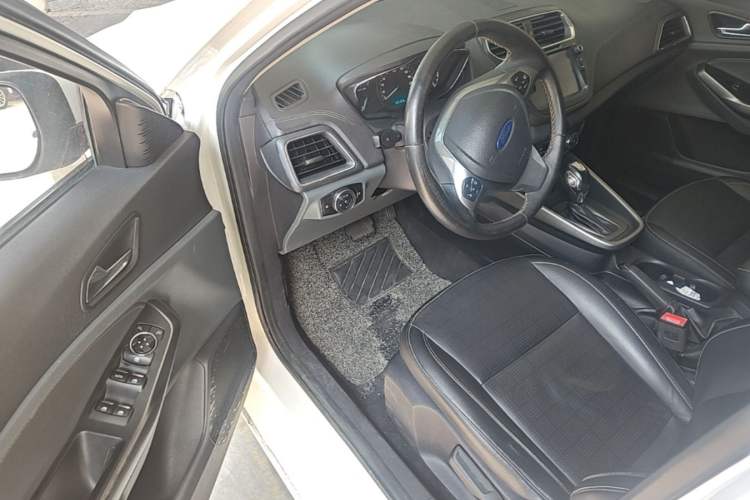 Used Ford Escort 2017 Happiness Edition 1.5L Automatic Fashion Version Driver Seat