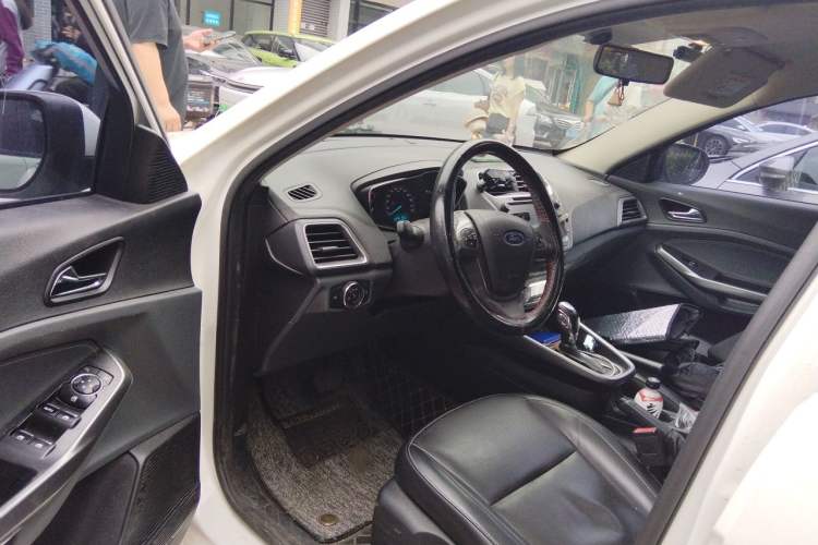 Used Ford Escort 2017 Happiness Edition 1.5L Automatic Fashion Version Driver Seat