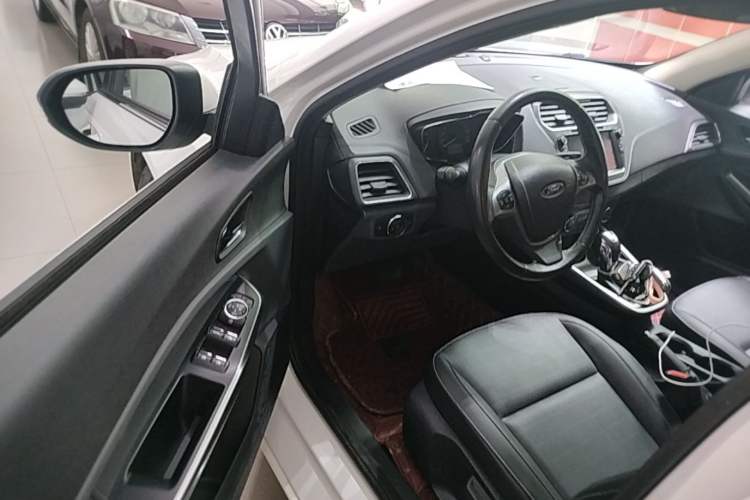 Used Ford Escort 2017 Happiness Edition 1.5L Automatic Fashion Version Driver Seat
