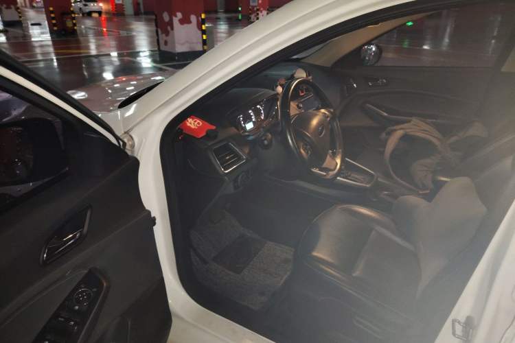 Used Ford Escort 2017 Happiness Edition 1.5L Automatic Fashion Version Driver Seat
