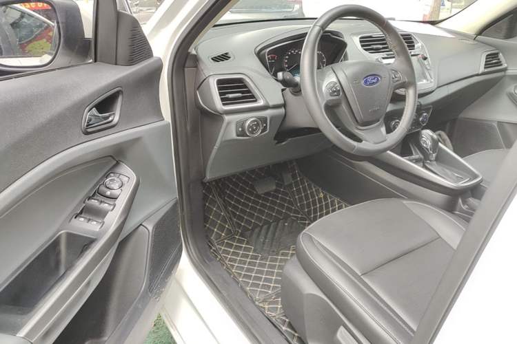 Used Ford Escort 2017 Happiness Edition 1.5L Automatic Fashion Version Driver Seat