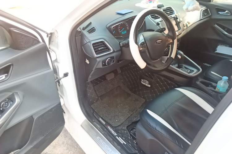 Used Ford Escort 2017 Happiness Edition 1.5L Automatic Fashion Version Driver Seat