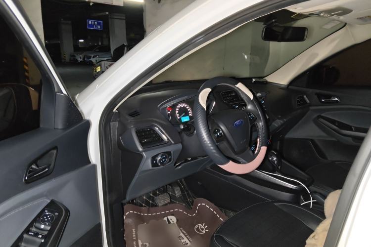 Used Ford Escort 2017 Happiness Edition 1.5L Automatic Fashion Version Driver Seat