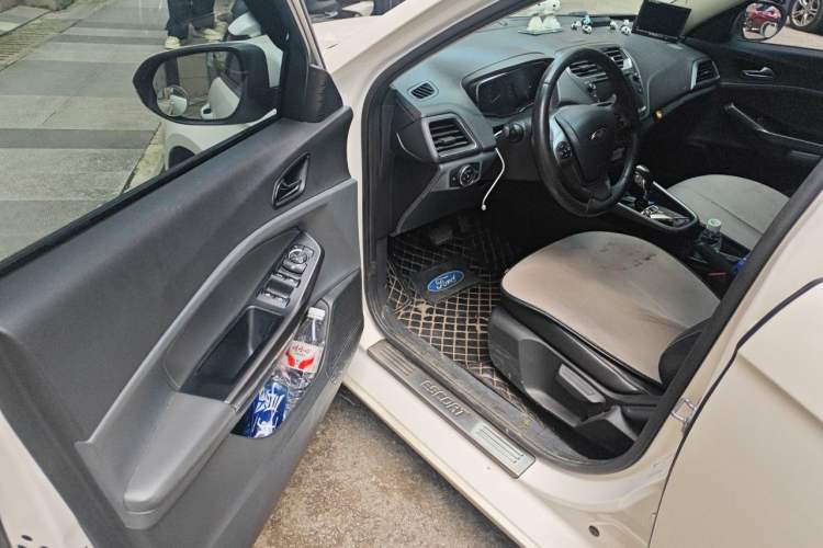 Used Ford Escort 2017 Happiness Edition 1.5L Automatic Fashion Version Driver Seat