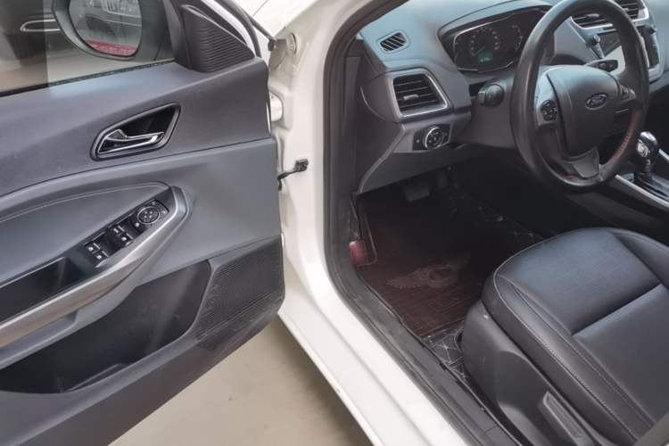 Used Ford Escort 2017 Happiness Edition 1.5L Automatic Fashion Version Driver Seat