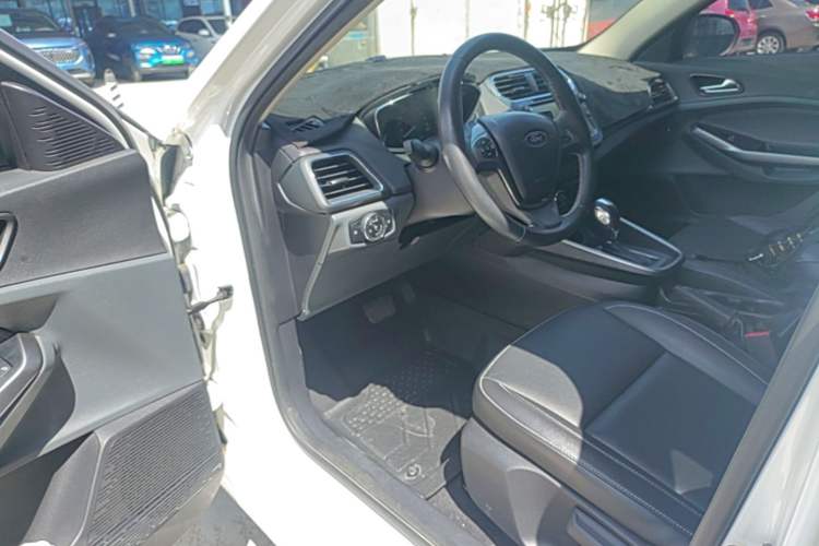 Used Ford Escort 2017 Happiness Edition 1.5L Automatic Fashion Version Driver Seat