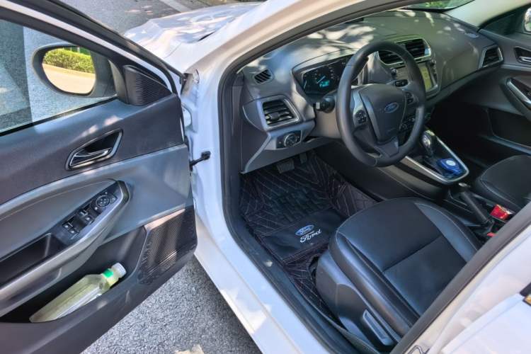 Used Ford Escort 2017 Happiness Edition 1.5L Automatic Fashion Version Driver Seat