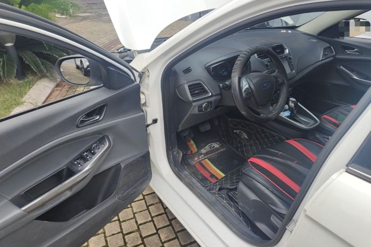 Used Ford Escort 2017 Happiness Edition 1.5L Automatic Fashion Version Driver Seat