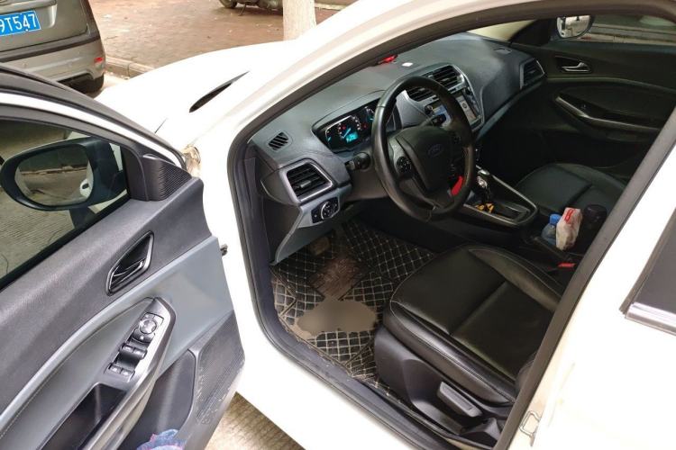 Used Ford Escort 2017 Happiness Edition 1.5L Automatic Fashion Version Driver Seat