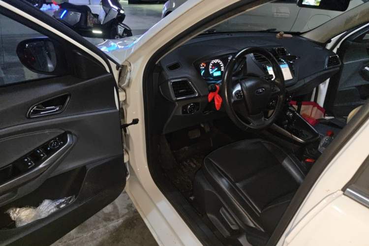 Used Ford Escort 2017 Happiness Edition 1.5L Automatic Fashion Version Driver Seat