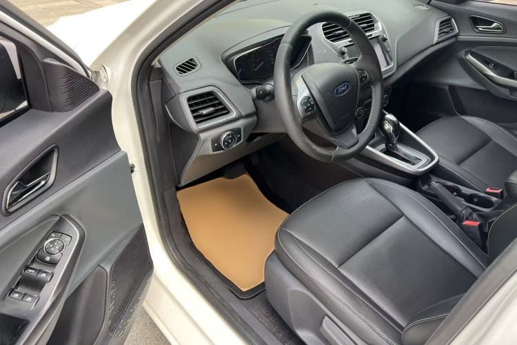Used Ford Escort 2017 Happiness Edition 1.5L Automatic Fashion Version Driver Seat