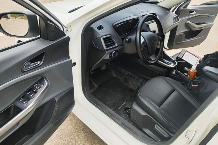 Used Ford Escort 2017 Happiness Edition 1.5L Automatic Fashion Version Driver Seat