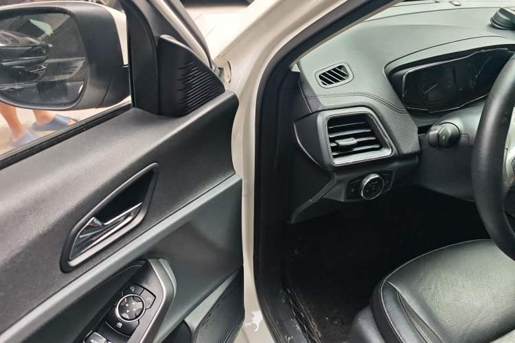 Used Ford Escort 2017 Happiness Edition 1.5L Automatic Fashion Version Driver Seat