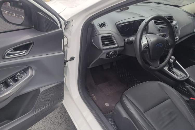 Used Ford Escort 2017 Happiness Edition 1.5L Automatic Fashion Version Driver Seat
