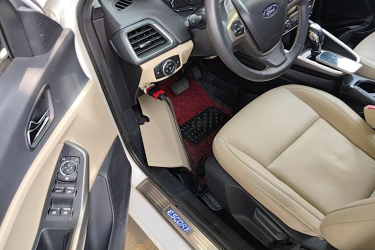 Used Ford Escort 2017 Happiness Edition 1.5L Automatic Fashion Version Driver Seat
