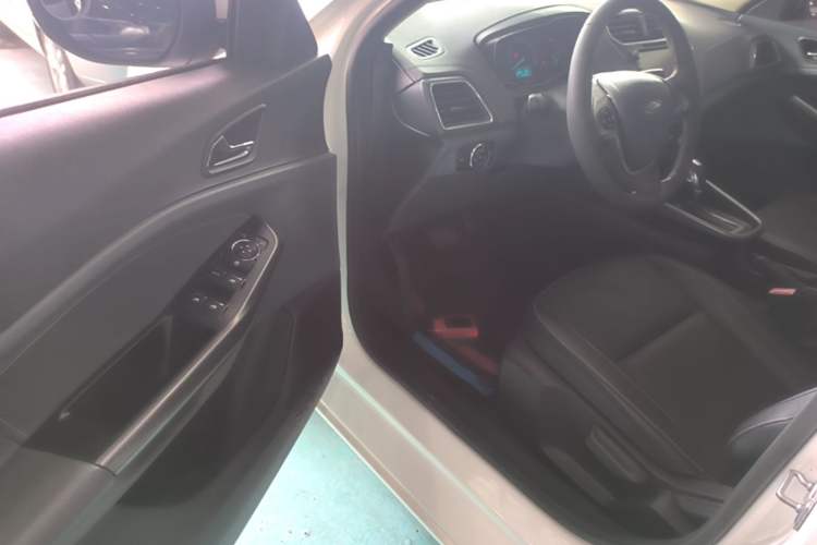 Used Ford Escort 2017 Happiness Edition 1.5L Automatic Fashion Version Driver Seat