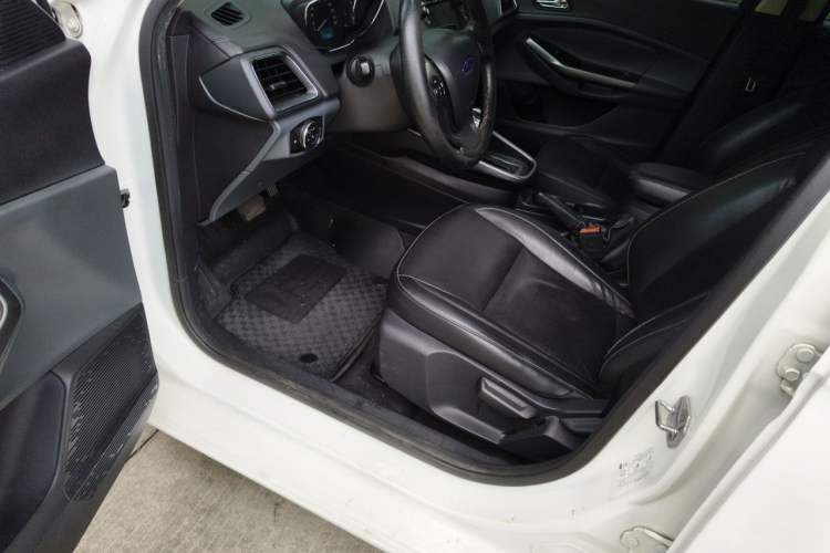 Used Ford Escort 2017 Happiness Edition 1.5L Automatic Fashion Version Driver Seat