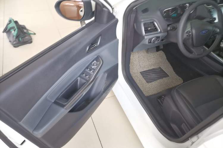 Used Ford Escort 2017 Happiness Edition 1.5L Automatic Fashion Version Driver Seat