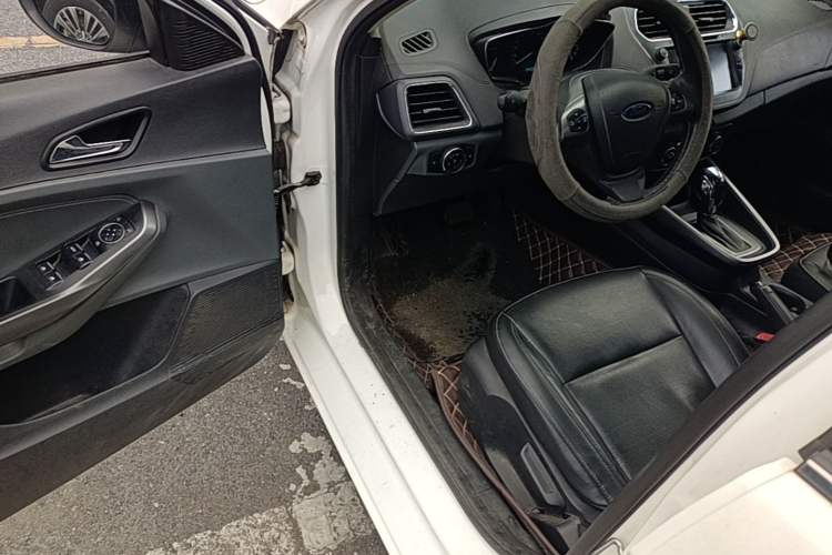 Used Ford Escort 2017 Happiness Edition 1.5L Automatic Fashion Version Driver Seat