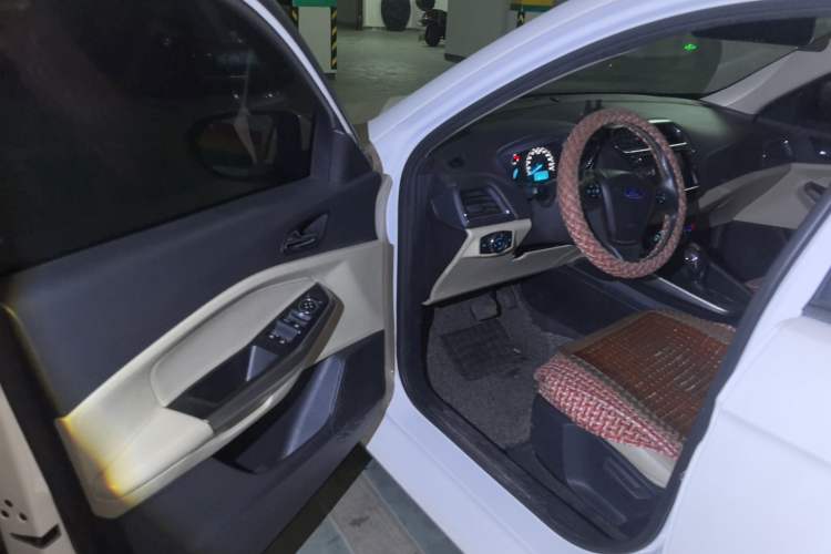 Used Ford Escort 2017 Happiness Edition 1.5L Automatic Fashion Version Driver Seat