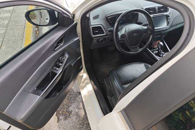 Used Ford Escort 2017 Happiness Edition 1.5L Automatic Fashion Version Driver Seat