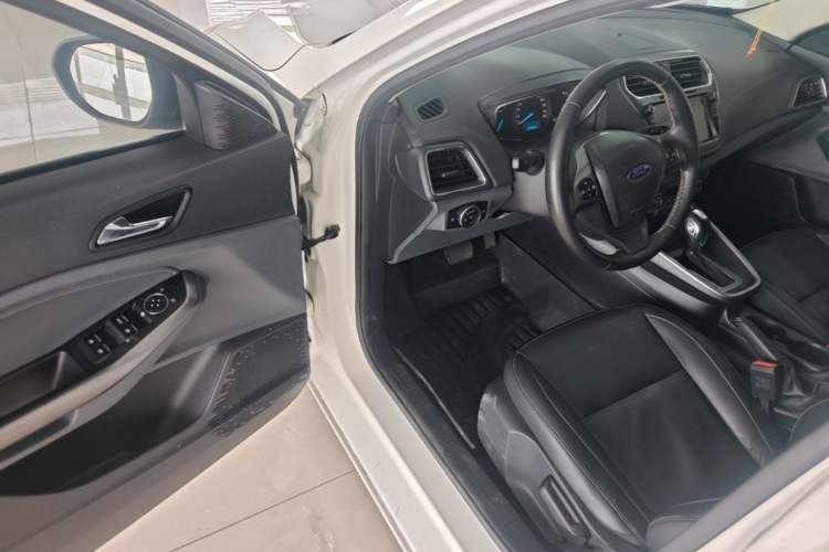 Used Ford Escort 2017 Happiness Edition 1.5L Automatic Fashion Version Driver Seat