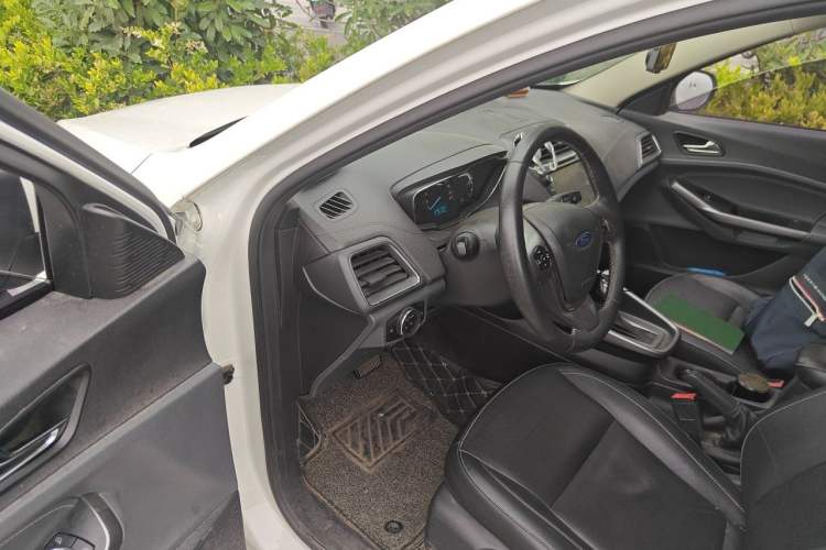 Used Ford Escort 2017 Happiness Edition 1.5L Automatic Fashion Version Driver Seat