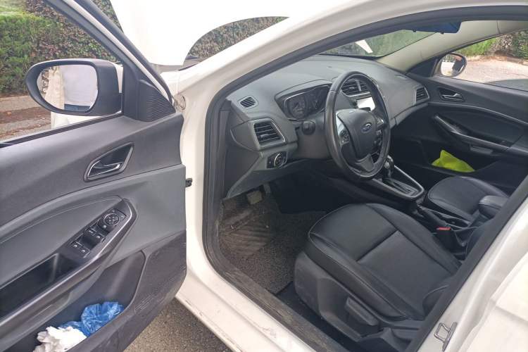 Used Ford Escort 2017 Happiness Edition 1.5L Automatic Fashion Version Driver Seat