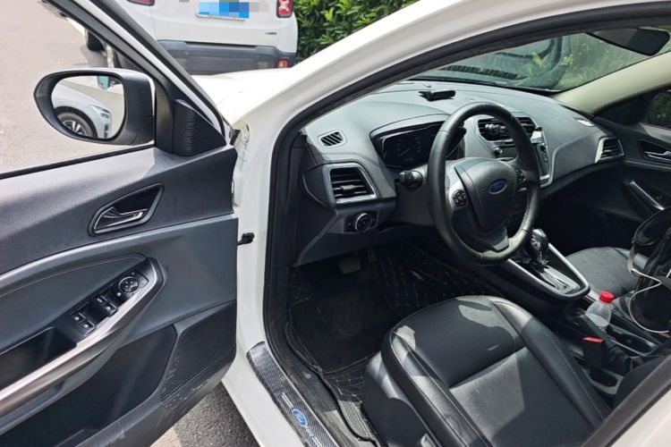 Used Ford Escort 2017 Happiness Edition 1.5L Automatic Fashion Version Driver Seat