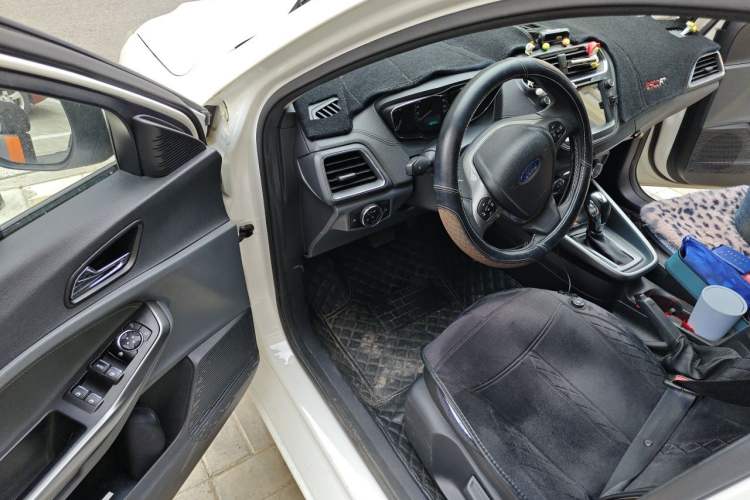 Used Ford Escort 2017 Happiness Edition 1.5L Automatic Fashion Version Driver Seat