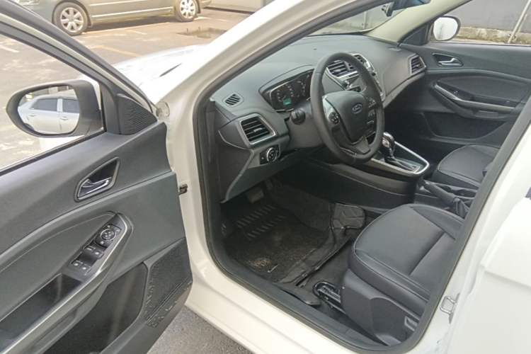 Used Ford Escort 2017 Happiness Edition 1.5L Automatic Fashion Version Driver Seat