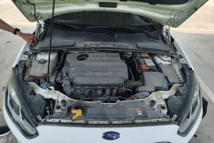 Used Ford Escort 2017 1.5L Manual Comfort Model Engine Bay