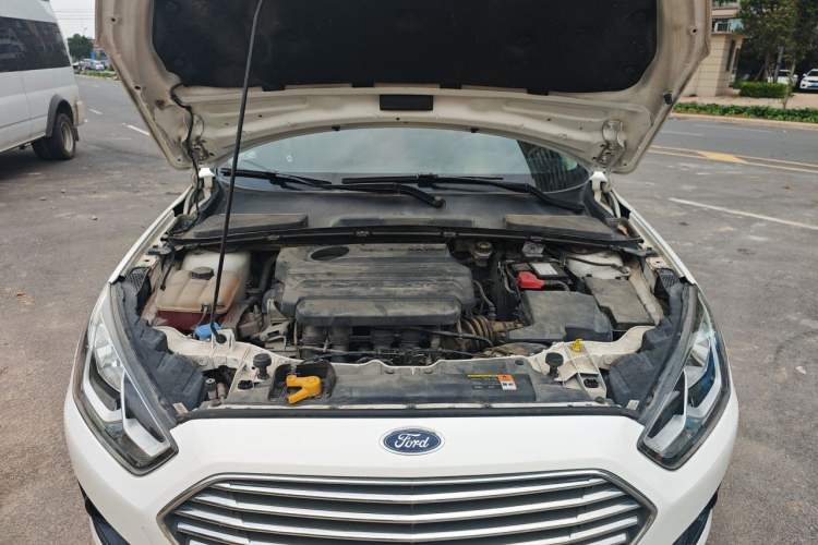 Used Ford Escort 2017 1.5L Manual Comfort Model Engine Bay