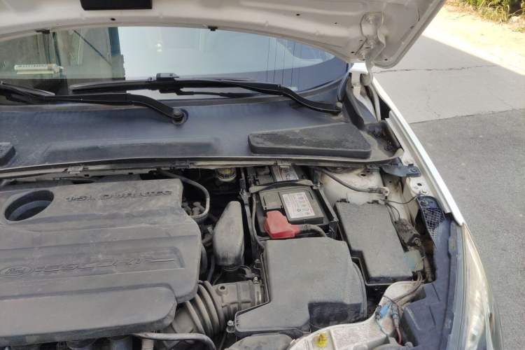Used Ford Escort 2017 Happiness Edition 1.5L Automatic Fashion Version Engine Bay Left