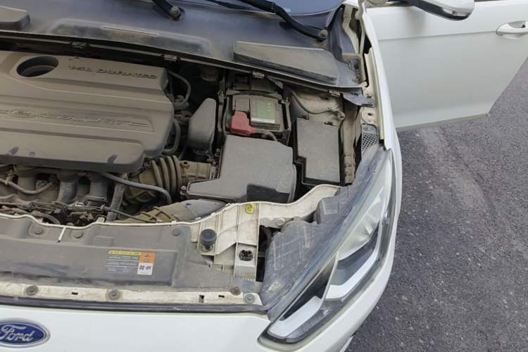Used Ford Escort 2017 1.5L Automatic Comfort Model Engine Bay Left