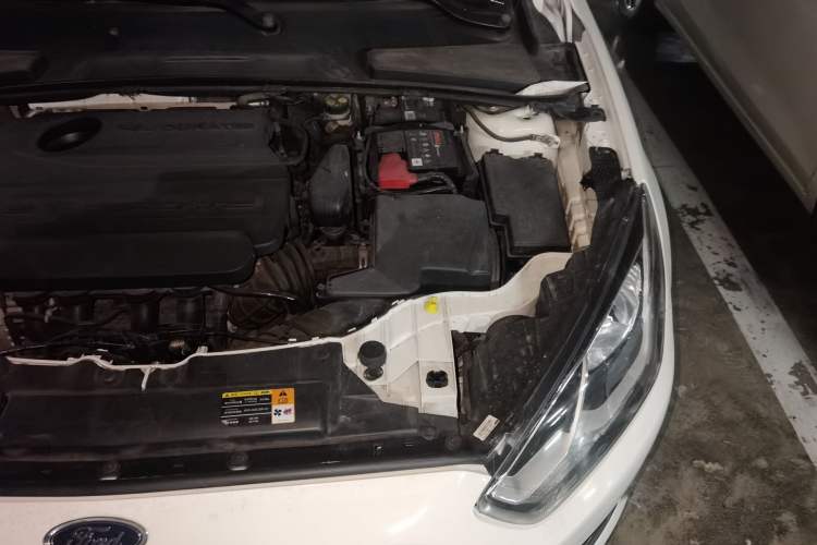 Used Ford Escort 2017 Happiness Edition 1.5L Automatic Fashion Version Engine Bay Left