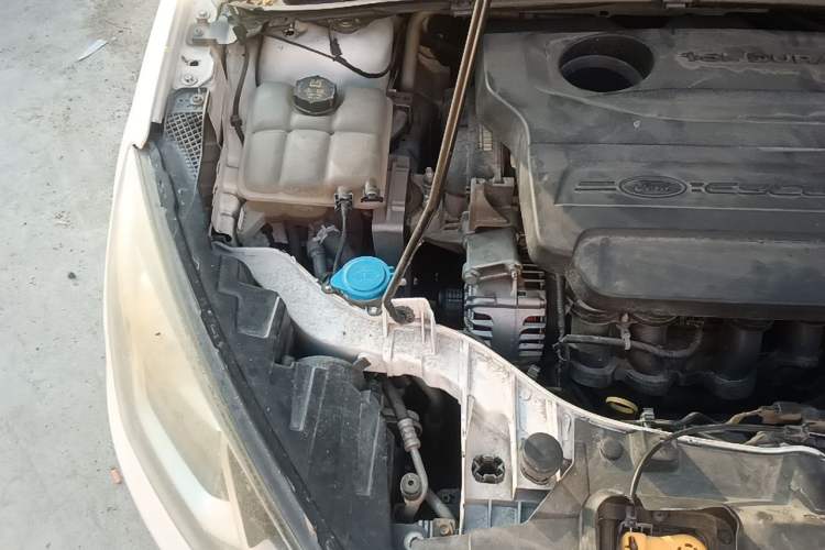 Used Ford Escort 2017 Happiness Edition 1.5L Automatic Fashion Version Engine Bay Right