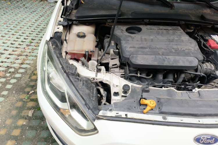 Used Ford Escort 2017 1.5L Manual Comfort Model Engine Bay Right