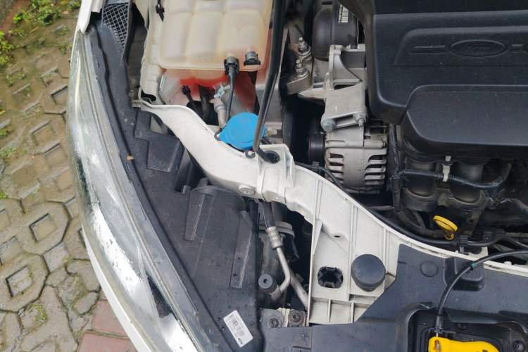Used Ford Escort 2017 1.5L Manual Comfort Model Engine Bay Right