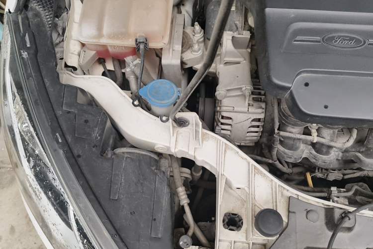 Used Ford Escort 2017 Happiness Edition 1.5L Automatic Fashion Version Engine Bay Right