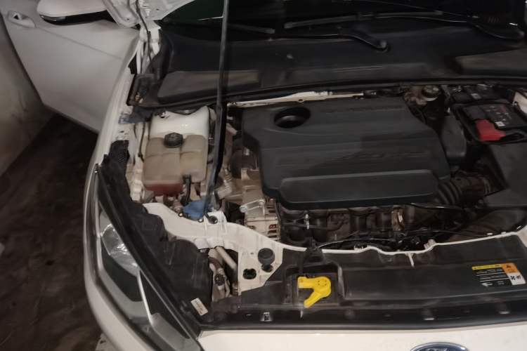 Used Ford Escort 2017 Happiness Edition 1.5L Automatic Fashion Version Engine Bay Right
