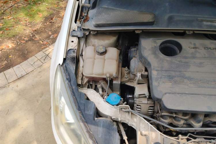 Used Ford Escort 2017 1.5L Manual Comfort Model Engine Bay Right