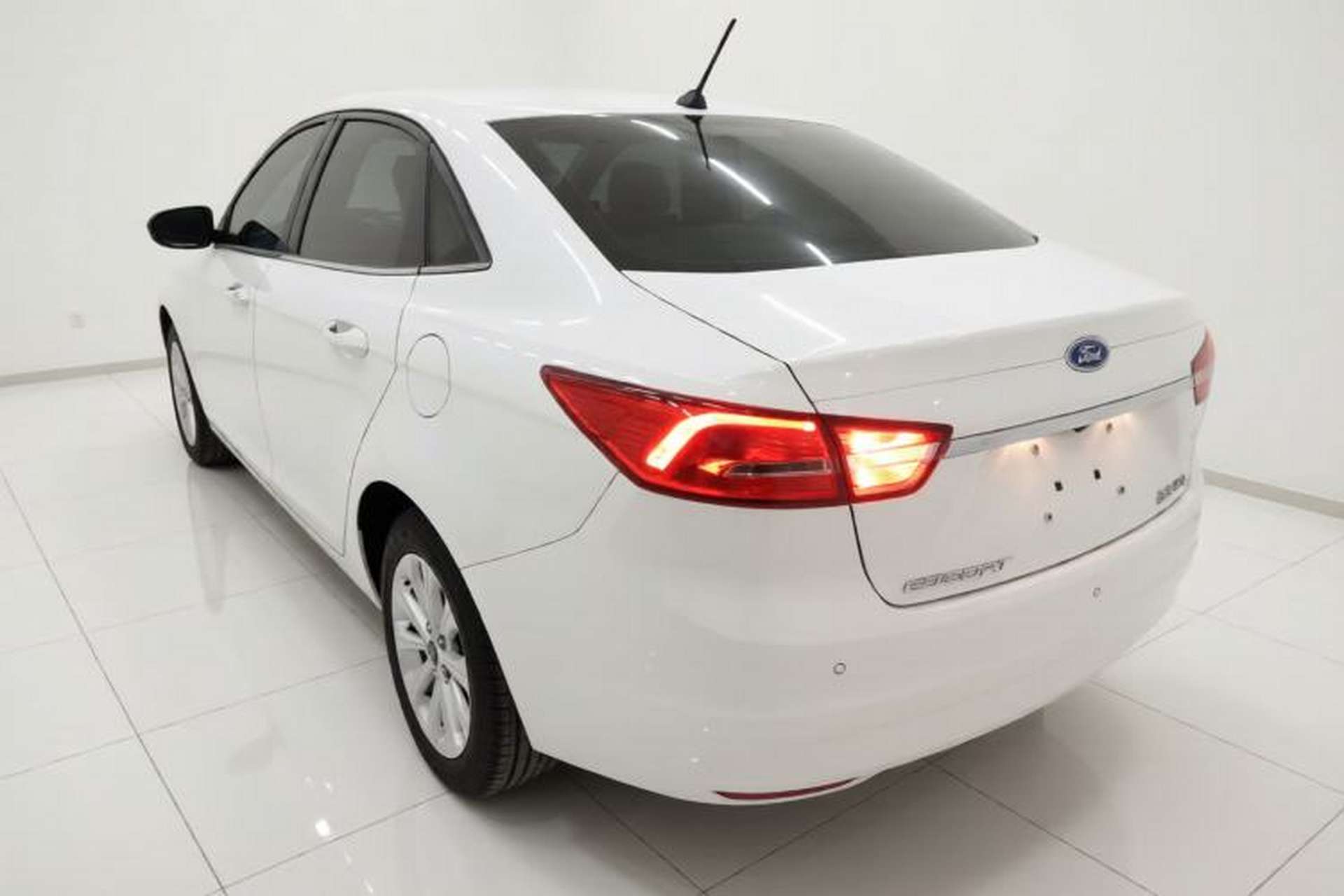 Used Ford Escort 2017 Happiness Edition 1.5L Automatic Fashion Version Exterior 2