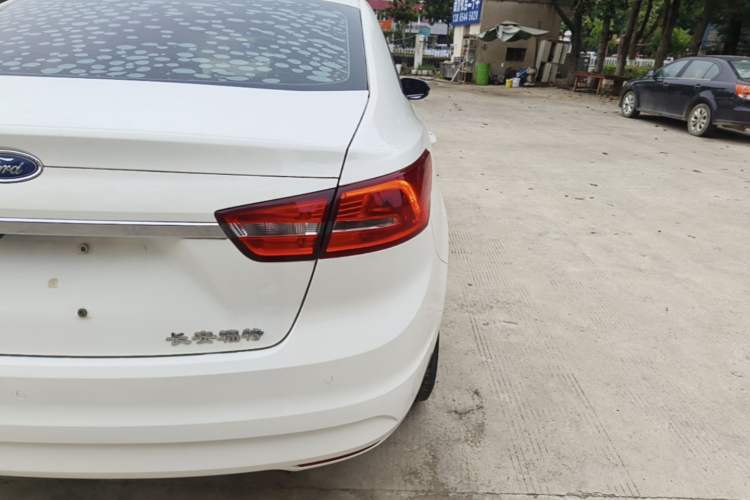 Used Ford Escort 2017 Happiness Edition 1.5L Automatic Fashion Version Exterior 3