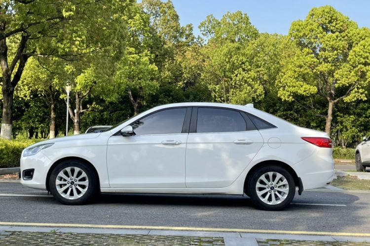 Used Ford Escort 2017 Happiness Edition 1.5L Automatic Fashion Version Exterior 4